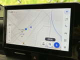 見やすい地図表示で、目的地までスムーズに案内。ナビゲーションシステムが、あなたのドライブをより快適で安全なものにします。渋滞情報も確認可能。