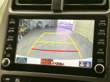 後方の映像に加え、駐車時の目安となるガイド線も画面に表示されます。車庫入れや狭い場所での後退時に周囲を確認しやすく、日々の駐車をサポートしてくれる装備です。