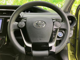手元にスイッチを備えたステアリングで、運転姿勢を保ちながら車内機能へアクセスできます。握りやすい形状と落ち着いた配色で、毎日の運転をサポートします。