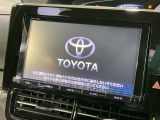 【大画面ナビ】人気の大型9インチナビを装備。存在感のある大画面はインパクト大!ナビ利用時のマップ表示は見やすく、テレビやDVDは臨場感がアップ!いつものドライブがグッと楽しくなります♪