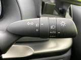 スムーズな操作感で、安全な車線変更をサポートします。視認性の高い表示で、周囲の状況を把握しながら運転できます。