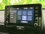 ラジオやUSB、Bluetoothなどの音源が画面に並び、用途に合わせて選びやすい表示です。オーディオ設定も確認しやすく、普段の移動中に音楽や情報を楽しめます。