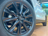 【純正17インチアルミホイール】外観にマッチした純正アルミホイールを装着しております。各種社外アルミホイールや、スタッドレスタイヤも取扱いしております。是非ご相談ください♪