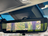 【デジタルインナーミラー】後席の大きな荷物や同乗者で後方が確認しづらい時でも安心!カメラが撮影した車両後方の映像をルームミラー内に表示。クリアな視界で状況の確認が可能です!