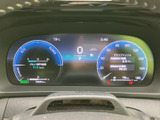 視認性の高いメーターパネル。各種情報を一目で確認でき、安全運転をサポートします。夜間もくっきりとした表示で安心です。