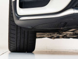 車体を前方から見た際の【右前輪】です。溝の残量やキズの有無など、より状態を詳しくお知りになりたい場合はスタッフまでお尋ね下さいませ。