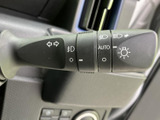 操作しやすいウインカーレバーは、スムーズな車線変更をサポート。安全運転に欠かせない機能です。