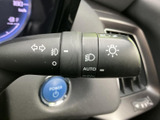 ウインカーレバーは、操作しやすい位置に配置されており、スムーズな車線変更をサポートします。