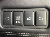 【パワーバックドア】スマートキーや運転席のボタンを押すだけでリアゲートが自動で開閉します!荷物を持っている時や、高い位置にあるバックドアを閉める際に便利な機能です♪