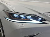 【三眼LEDヘッドライト】スタイリッシュな見た目の三眼LEDヘッドライトを装備♪スタイルだけでなく、夜間の走行も視界良好で安心してお乗りいただけます。