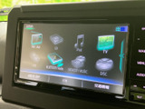 様々なメディアに対応し、お好みの音楽やラジオを楽しめます。長距離ドライブも快適に過ごせる、充実のオーディオシステムです。