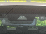 【トヨタセーフティセンス】走行中に前方の車両等を認識し、衝突しそうな時は警報とブレーキで衝突回避と被害軽減をアシスト。より安全にドライブをお楽しみいただけます。