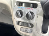 寒い冬も暑い夏も全席に快適な空調を届けてくれる、ダイヤル式エアコンを装備♪