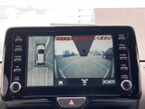 後方の映像と車両位置のイメージが画面に表示され、駐車時の周囲確認に役立ちます。後退時に見えにくい場所を画面でも確かめられるので、日々の駐車をサポートします。
