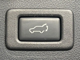 【パワーバックドア】スマートキーや運転席のボタンを押すだけでリアゲートが自動で開閉します!荷物を持っている時や、高い位置にあるバックドアを閉める際に便利な機能です♪