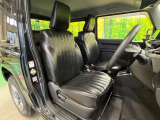運転席まわりには十分なスペースがあり、大柄な方でもゆったり運転していただける環境です。