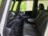 運転席からの眺めは、開放的で良好。操作性にも優れ、快適なドライビングをサポートします。