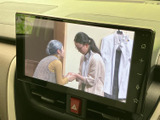 画面でテレビ番組を視聴できる装備です。停車中の休憩時間などに映像を楽しめるのがうれしいポイント。画面表示で内容を確認しやすく、車内で過ごす時間をより充実させます。