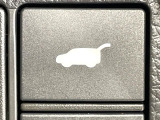 【パワーバックドア】スマートキーや運転席のボタンを押すだけでリアゲートが自動で開閉します!荷物を持っている時や、高い位置にあるバックドアを閉める際に便利な機能です♪