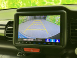後方映像を鮮明に映し出し、駐車時の安全をサポートします。狭い場所での運転も安心して行えます。運転に自信のない方にもお勧めです。