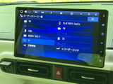 オーディオソースの選択項目が一覧で表示され、使いたい音源を画面から確認できます。表示が整理されているため、目的の項目を見つけやすく日常の操作にも便利です。