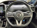 【純正革巻きステアリング】上質な革を使用することで、手にしっかり馴染みとても運転しやすいハンドルです♪