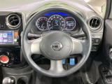インテリアに合わせたデザインのステアリングは、運転される方のことも考え、運転しやすい形状、大きさです。是非一度、実際に触ってお確かめください。