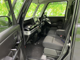 シンプルで機能的な内装。操作しやすい配置で、快適な運転をサポートします。使い勝手の良さが魅力です。