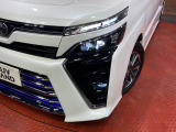 【LEDヘッドライト】悪天候や夜間走行時も良好な視界を確保し安心して運転できる高輝度LEDヘッドライトを装備!点灯速度が早く、消費電力も抑えられています。
