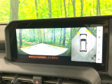【パノラミックビューモニター】専用のカメラにより、上から見下ろしたような視点で360度クルマの周囲を確認することができます☆死角部分も確認しやすく、狭い場所での切り返しや駐車もスムーズに行えます。