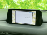 見やすい地図表示で、目的地までスムーズに案内。渋滞情報なども確認でき、効率的なルート選択をサポートします。