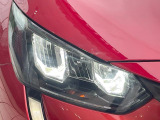 ●LEDヘッドライト:夜間走行時も良好な視界を確保し安心して運転できる高輝度LEDヘッドライトを装備!点灯速度が早く、消費電力も抑えられています。
