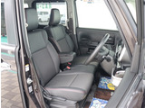 お車選びをお楽しみ頂けるよう、在庫車の展示スペースを十分に確保しております。