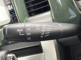 雨天時でもクリアな視界を確保できるワイパーレバーです。操作も簡単で、安全な運転をサポートします。悪天候時でも安心です。