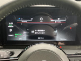 スタイリッシュなメーターパネルが、運転席を洗練された空間に演出します。視認性の高い表示で、運転に必要な情報を分かりやすく確認できます。