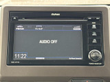 FM・AMやワンセグなどの表示が確認でき、音源の選択肢を画面上で把握しやすい構成です。必要な情報がまとまり、日常の移動時にも使い方を確認しやすい装備です。