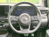 インテリアに合わせたデザインのステアリングは、運転される方のことも考え、運転しやすい形状、大きさです。是非一度、実際に触ってお確かめください。