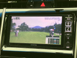 移動中に番組をチェック。停車中にテレビや動画を楽しめて、待ち時間も快適に過ごせます。旅の時間を有効活用できますね。