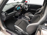 【 アペルタ認定中古車 】自社での車両確認に加え、第三者機関2社へ鑑定を依頼し、車両状態をチェック。商品化の時点で万が一不備があれば対応、安心してお届け出来るお車の状態に仕上げます。