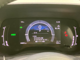 見やすいメーター類は、運転に必要な情報を的確にドライバーに伝えます。視認性に優れたデザインで、安全運転をサポートします。