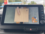 番組映像を画面いっぱいに表示でき、停車中にテレビを視聴してひと息つきたいときにも活用できます。映像の表示が見やすく、車内での待ち時間をゆったり過ごす際に便利な装備です。