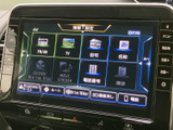 直感的なインターフェースが特徴のナビ・オーディオシステムです。快適なドライブをサポートする多彩な機能と、使いやすさを両立した設計となっています。