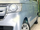 【LEDヘッドライト】悪天候や夜間走行時も良好な視界を確保し安心して運転できる高輝度LEDヘッドライトを装備!点灯速度が早く、消費電力も抑えられています。