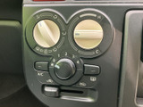 操作しやすいエアコン廻りで、快適な車内環境を実現。温度調整も簡単で、快適なドライブをサポートします。
