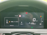 視認性の高いメーター類が、運転に必要な情報を的確に伝えます。運転に集中できるよう、シンプルで分かりやすいデザインです。