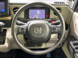 インテリアに合わせたデザインのステアリングは、運転される方のことも考え、運転しやすい形状、大きさです。是非一度、実際に触ってお確かめください。