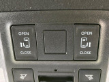 【両側パワースライドドア】スマートキーや運転席のスイッチで後席両側スライドドアの開閉が可能♪電動だから力を入れてドアを開ける必要が無く、小さなお子様でも簡単に開け閉めでき快適です♪