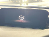 【マツダコネクトナビ】車内の雰囲気にマッチした一体型タイプのナビ。各種車輌設定やBluetooth再生等、様々な機能が楽しめます。直感的なダイヤル操作が可能で、使い勝手も良好です。
