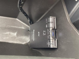 【ETC】有料道路を利用する際に料金所で停止することなく通過できる、ETC車載器(ノンストップ自動料金収受システム機器)が装備されています。セットアップを行うことで利用可能になります。