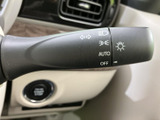 操作しやすい位置に配置されたウインカーレバーです。 スムーズな操作感で、安全な車線変更をサポートします。日常の運転を安心に。